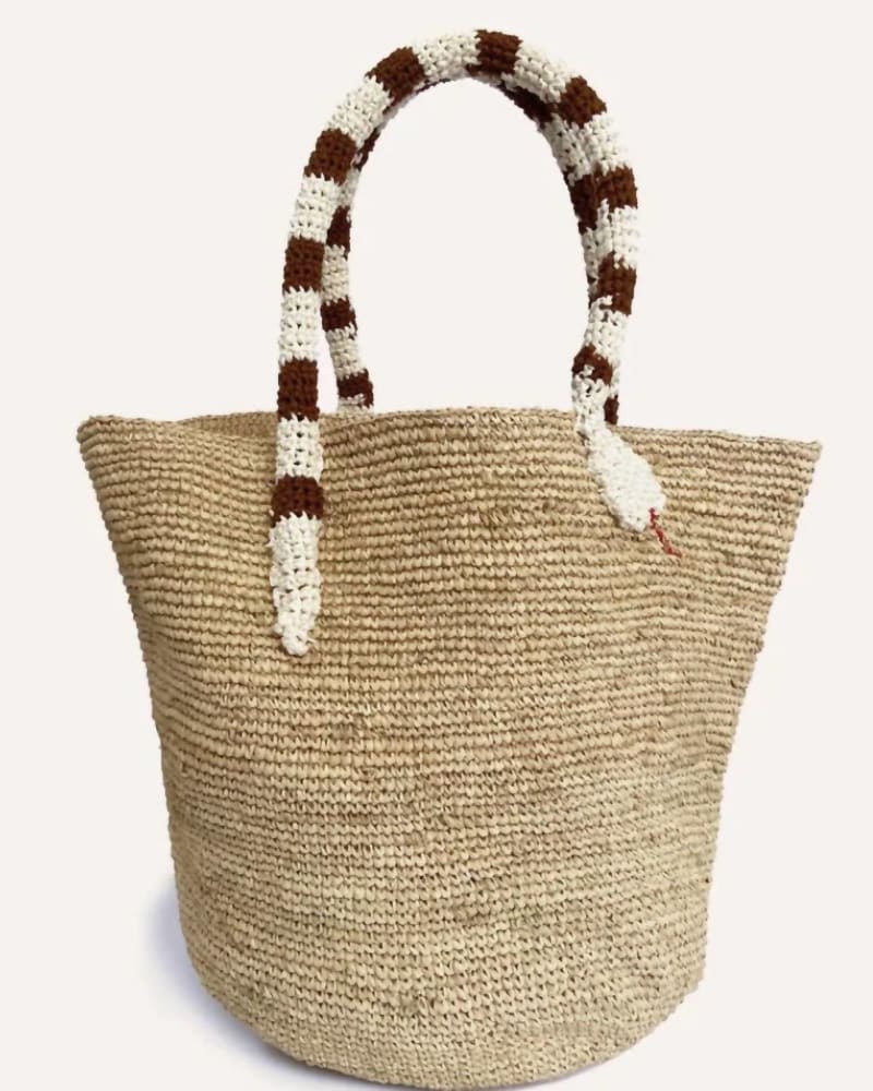 Front of a size O/S Quarzo Shoulder Bag in Snake in Snake by Maria La Rosa. | dia_product_style_image_id:345544
